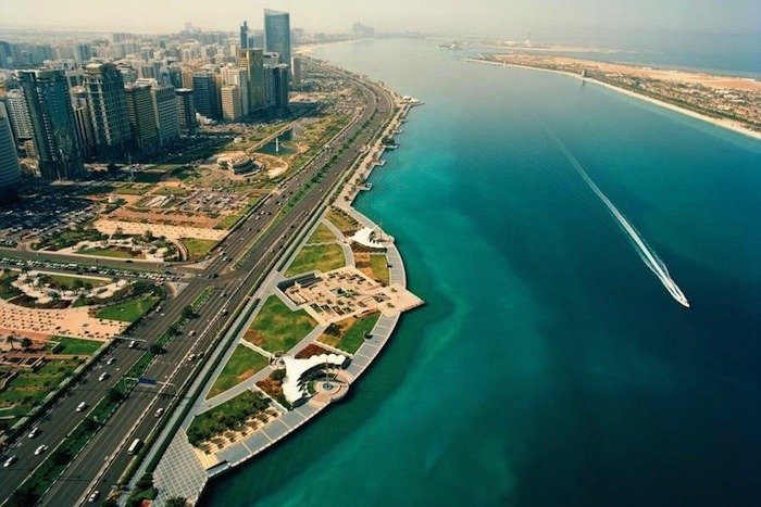 abu-dhabi-corniche-beach