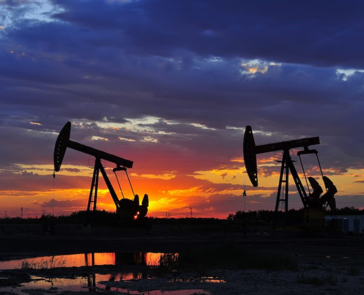 Oil extends losses as traders weigh Iran supply, demand outlook