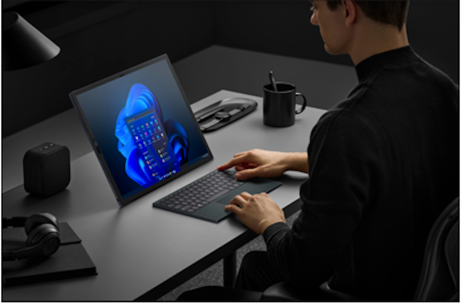 ASUS Zenbook 17 Fold OLED at IFA 2022