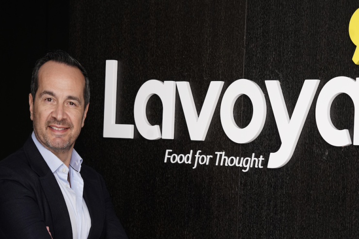 Why is franchising beneficial for business expansion?