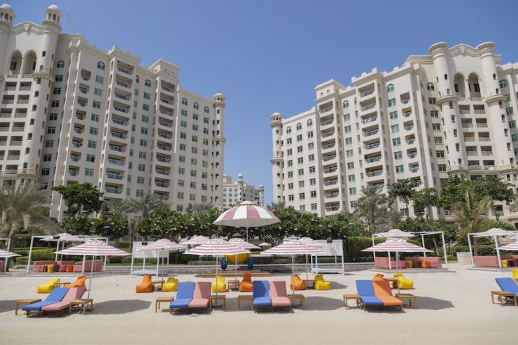 Review: Dubai's new retro themed 'Peaches & Cream' Beach Club