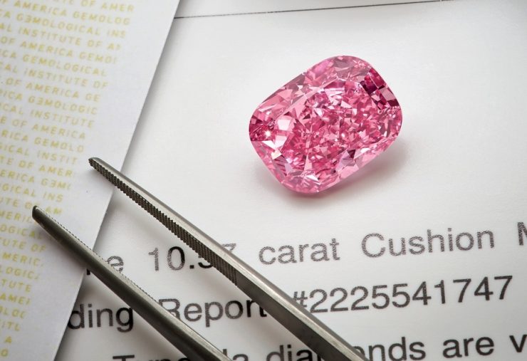 The Eternal Pink diamond unvelied at Dubai's DDE. Image Credit: DMCC