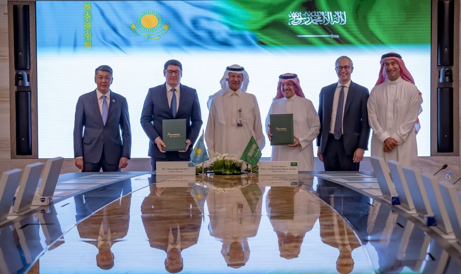 Ministry of Energy & Kazakh MoE, ACWA Power Roadmap Signing Image credit ACWA Power