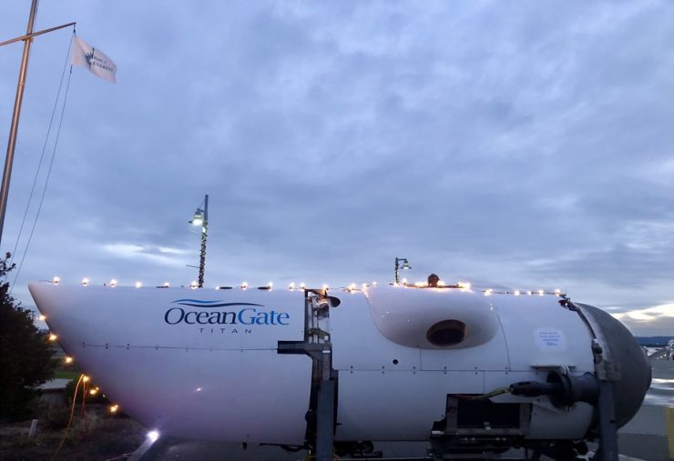 Looking at Titanic wreckage