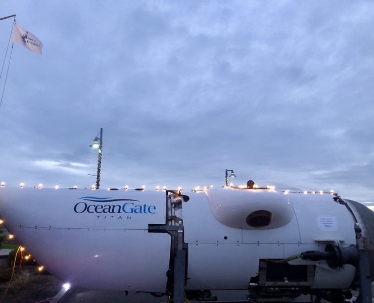 Looking at Titanic wreckage