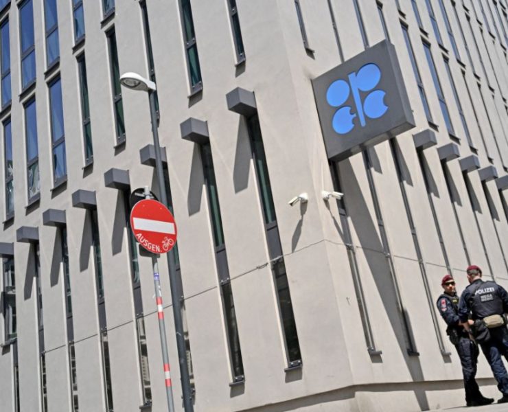 Angola quits OPEC in blow to oil producer group